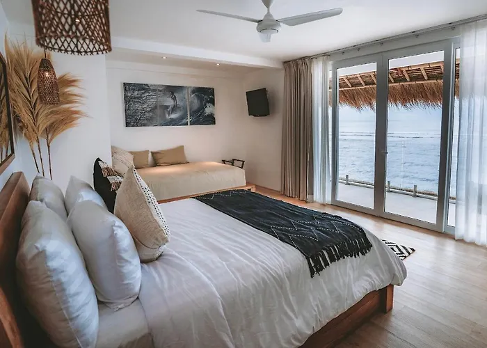 Legends Beachfront Пекату